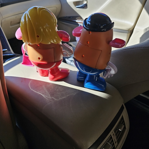 Playskool Mr. Potato and Mrs. Potato Head Classic Toy 2010 Hasbro. - Picture 2 of 2